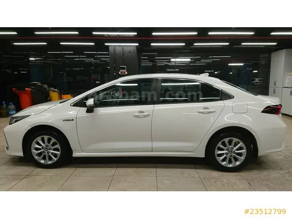 Toyota Corolla 1.8 Hybrid Dream Image 4